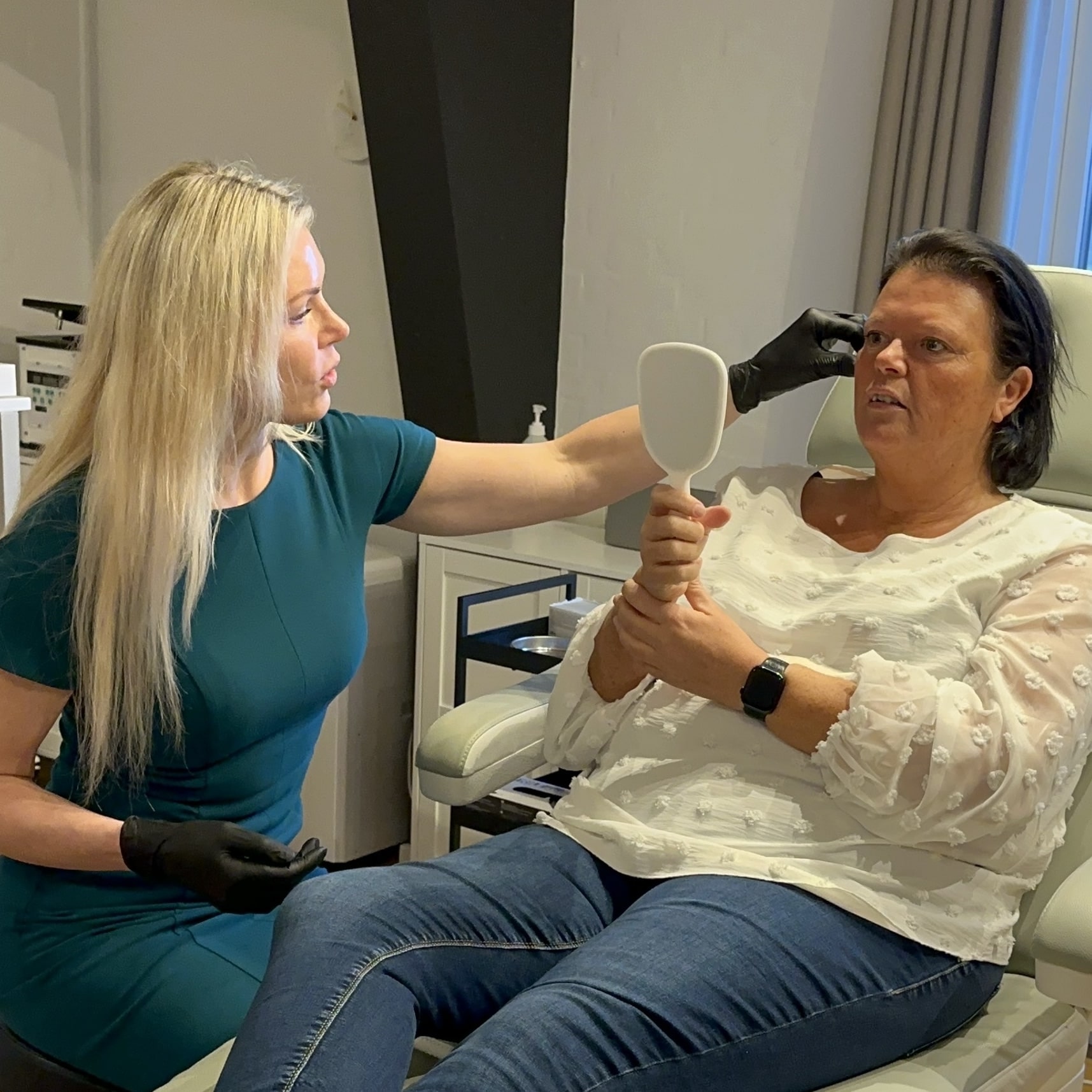 Konsultation inden behandling med botox i klinik i Odense